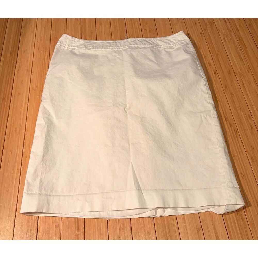 Ann Taylor LOFT size 6 white back zip skirt